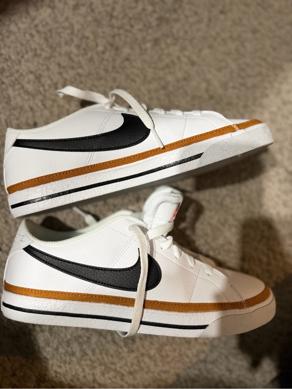Men’s Size 8 Nike Court Legacy